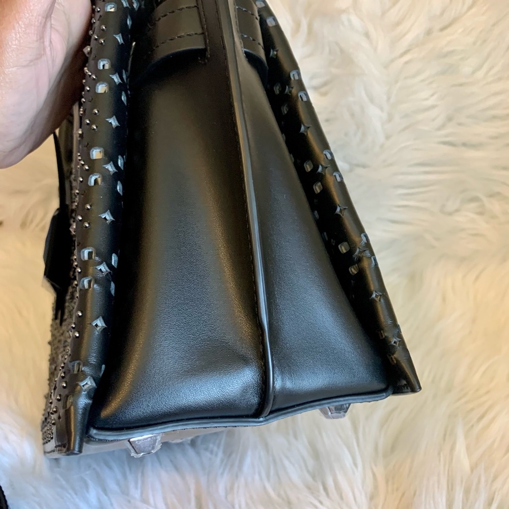 Perforated Milla Large Size - Picture 6 of 12